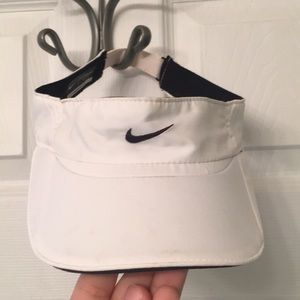 Nike FeatherLight visor